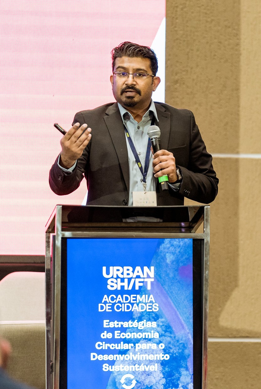 magash naidoo s'exprime lors du forum urbanshift