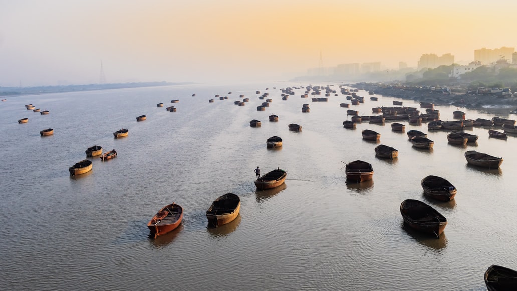 Bateaux sur la rivière Tapi, Surat, Inde