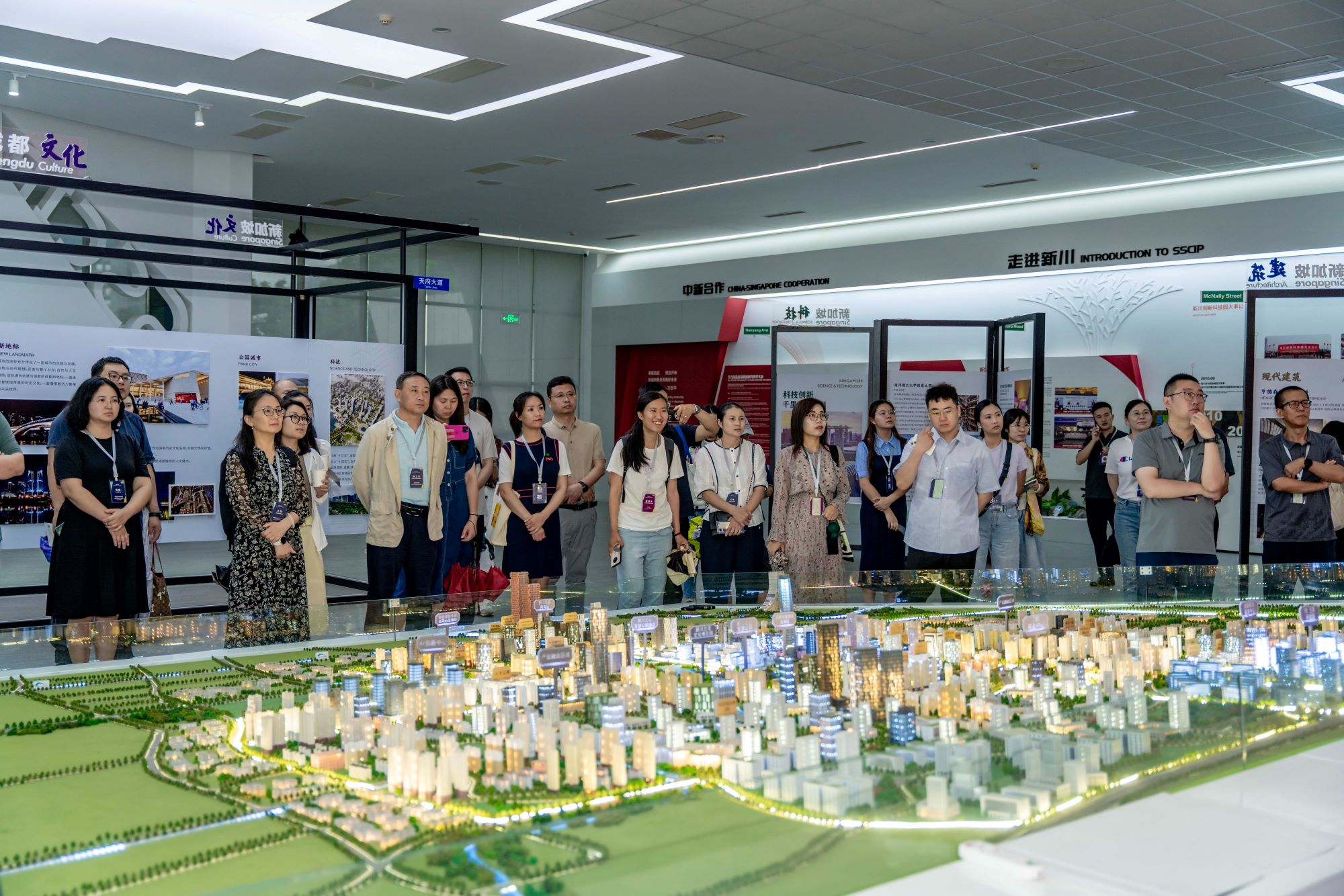 Participants à la visite du site de l'UrbanShift China Academy.