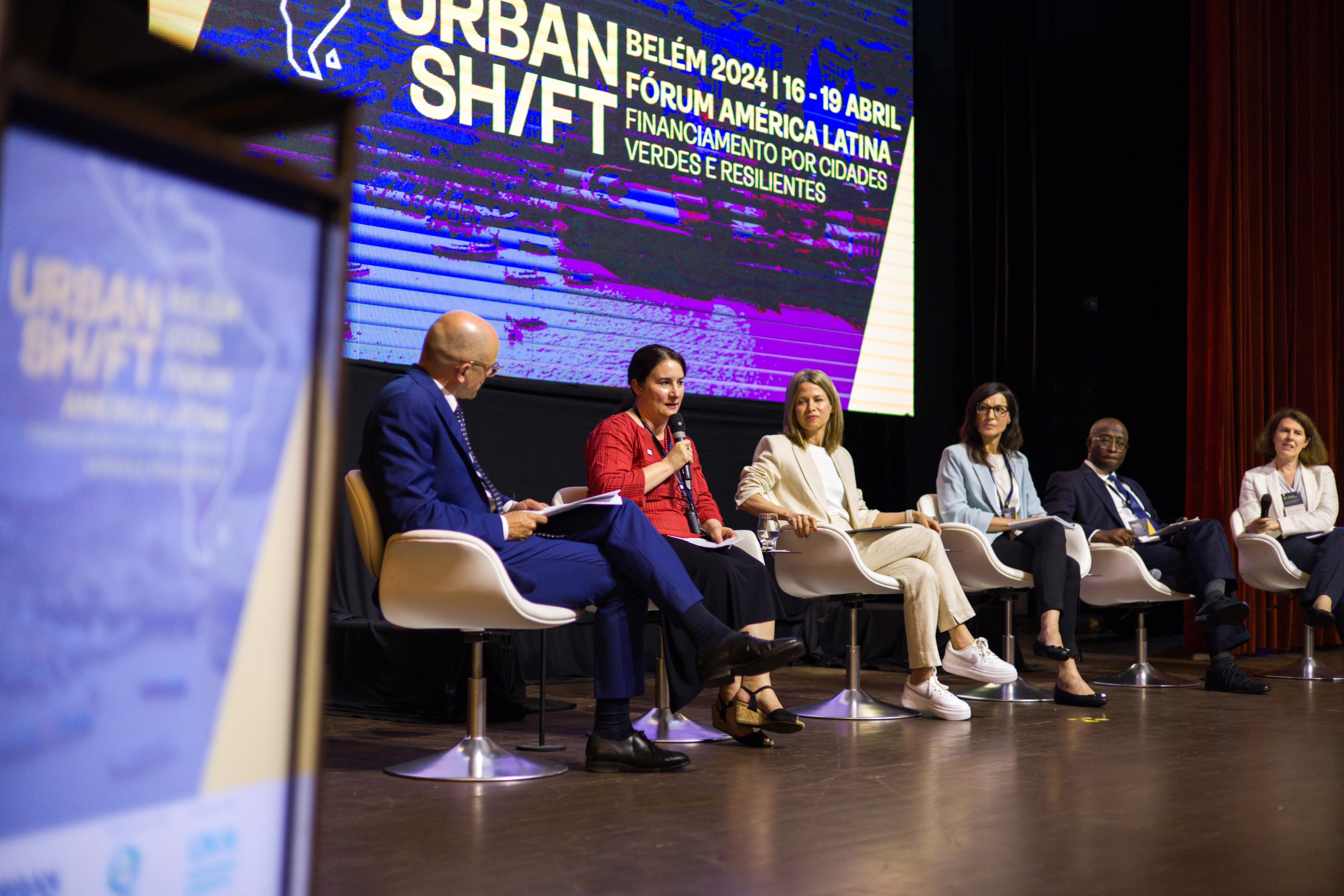 débat d'experts lors du forum urbanshift