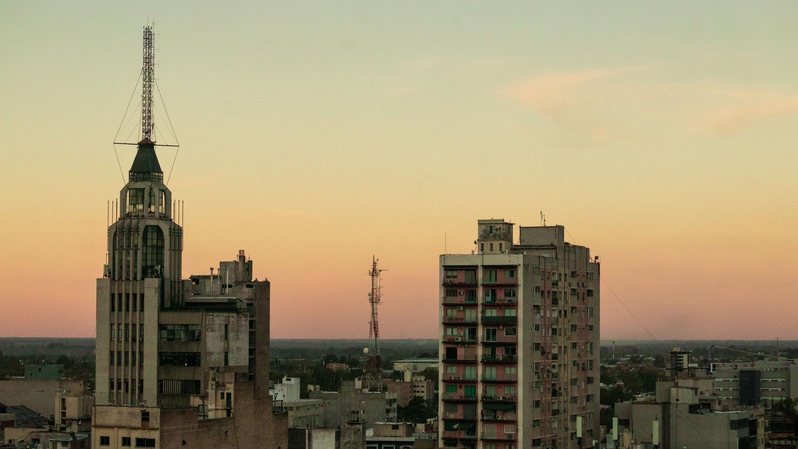 Bâtiments de Mendoza au coucher du soleil