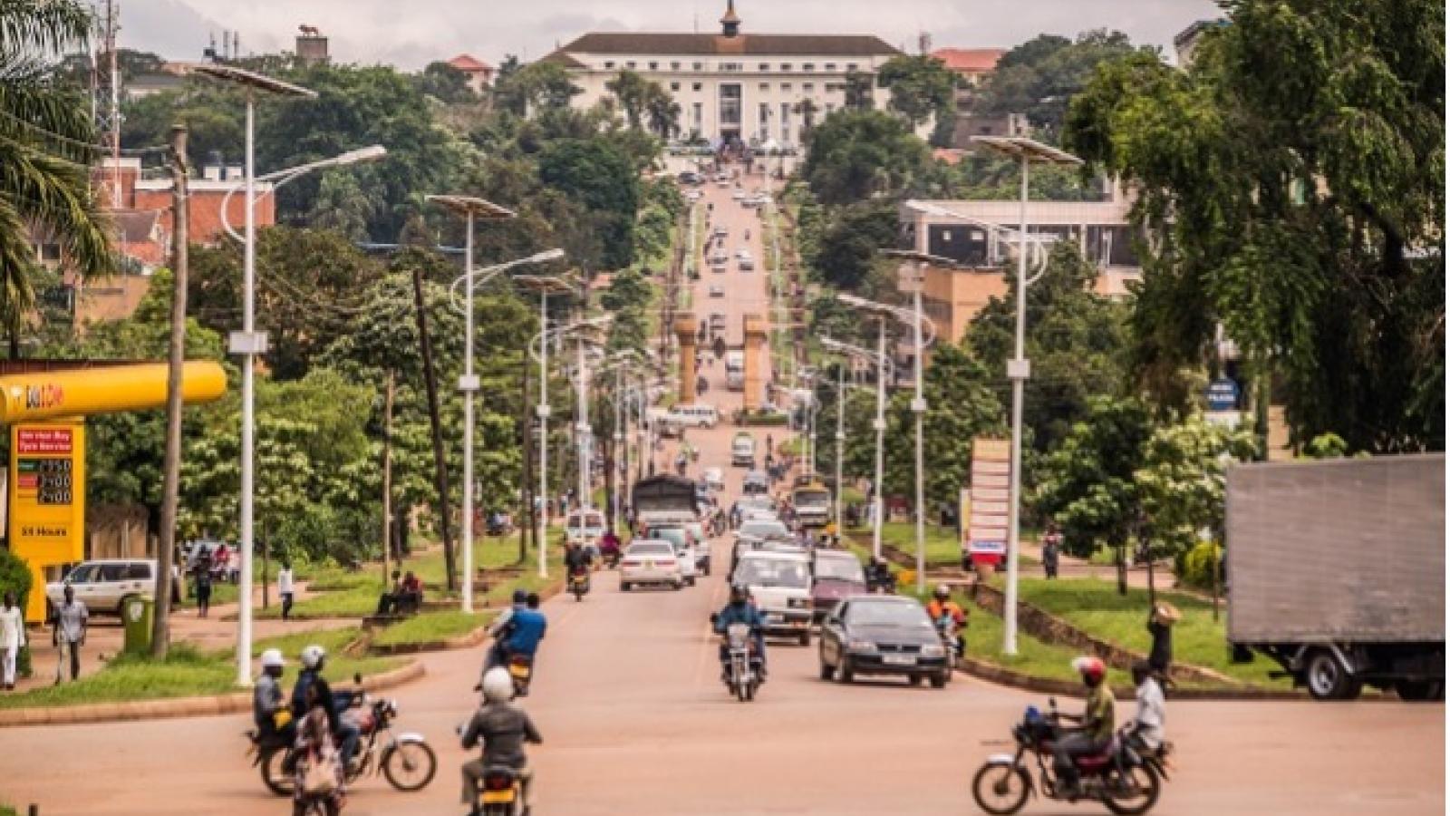 vue d'une rue animée en ouganda