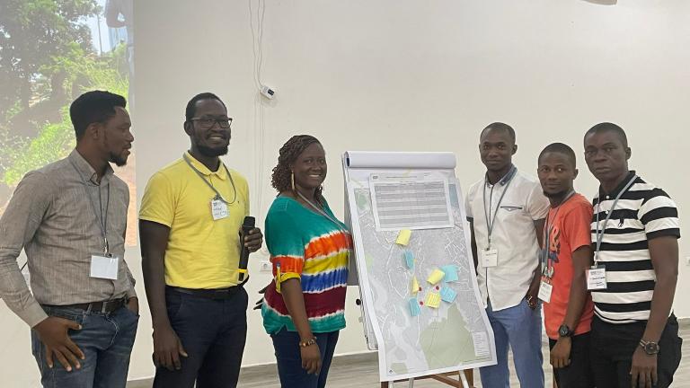 Participants faisant des présentations lors du Freetown Lab