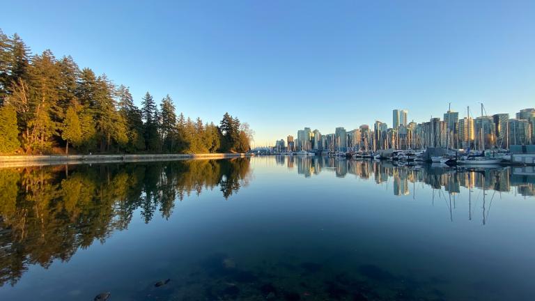 une vue de l'horizon de vancouver et du parc stanley