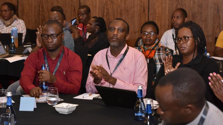 participants au dialogue sur la gouvernance à plusieurs niveaux au Rwanda