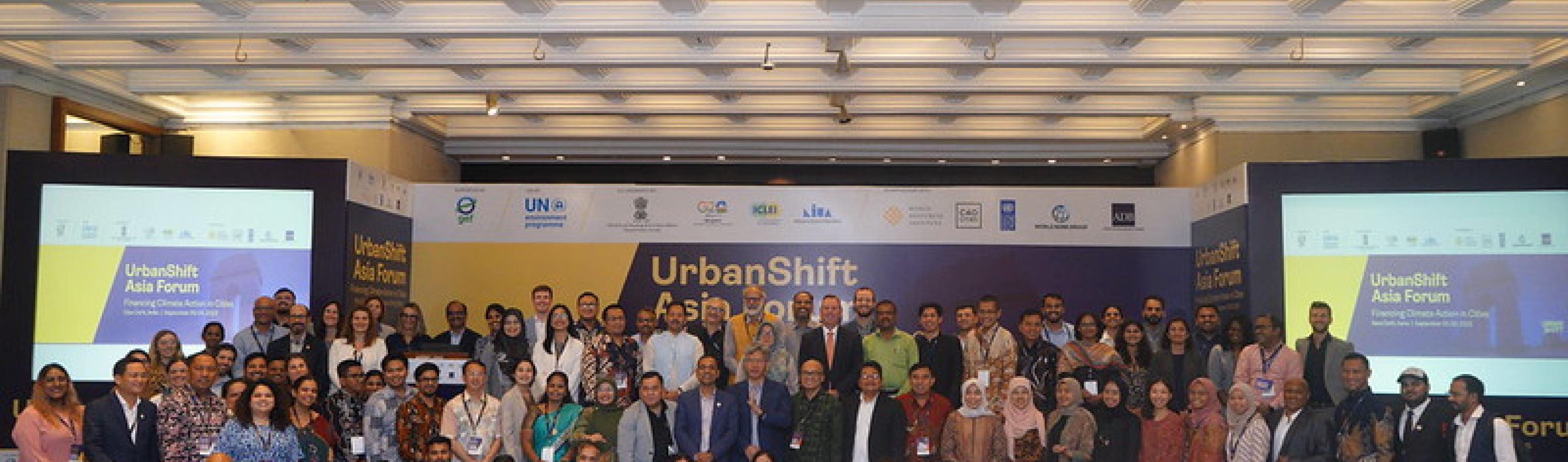 Les participants au forum asiatique UrbanShift se réunissent pour une photo de groupe