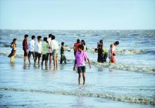 Plage de Dumas, Surat